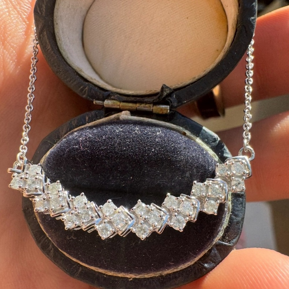 Solid 10k white gold genuine sparkly clean diamond necklace$1299